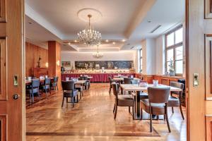 Restorāns vai citas vietas, kur ieturēt maltīti, naktsmītnē Zur Post Kümmersbruck Hotel & Tiny Houses