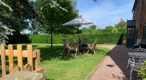 The Cottage, Yew Tree Farm Holidays, Tattenhall, Chesterにある庭