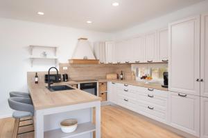 Gallery image of NEW Luxurious Villa Tinka - Sumartin in Sumartin