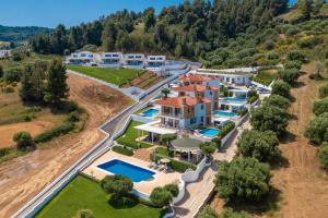 Bazén v ubytování Villa D'Oro - Luxury Villas & Suites nebo v jeho okolí