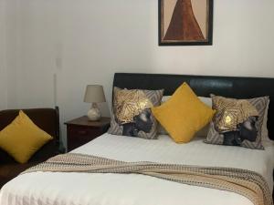 Кровать или кровати в номере Rest Assured Guest House & Conference Kokstad