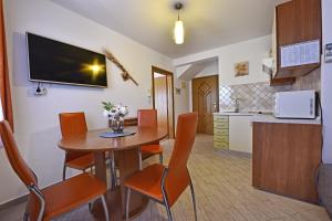 Kuchyň nebo kuchyňský kout v ubytování Tomic Apartments