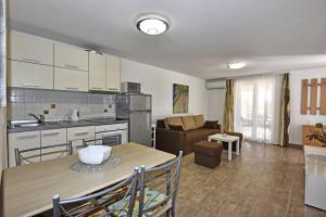 Kuchyň nebo kuchyňský kout v ubytování Tomic Apartments