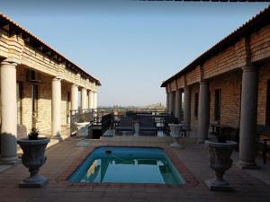 Piscina de la sau aproape de Fairview Guest House Hartswater