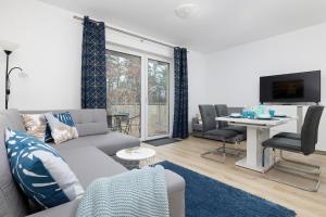 Televízia a/alebo spoločenská miestnosť v ubytovaní Apartament Holiday B 104