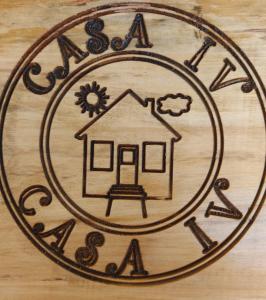 un disegno di una casa in cerchio su un tavolo di CASA IV a Vama Veche