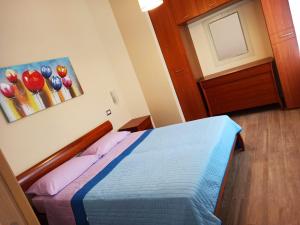 a bedroom with a bed and a painting on the wall at A Casitta in Furnari