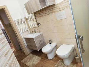 a small bathroom with a toilet and a sink at A Casitta in Furnari
