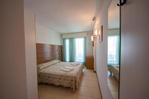 Postel nebo postele na pokoji v ubytování Hotel Ambra + 37 fotografií