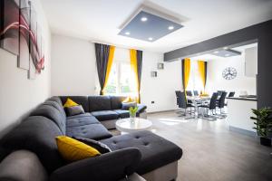 Afbeelding uit fotogalerij van Villa Anđelina in Zadar near the city center with private pool and sauna - by TA Leut Agency in Zadar