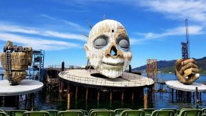 a statue of a mask in the water at 7 Heaven in Eichenberg