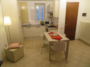 a kitchen with a table and chairs in a room at Appartamento Silù in Sala Comacina