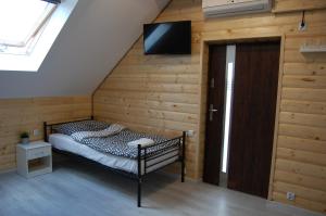 Un pat sau paturi într-o cameră la Country House - apartamenty blisko Energylandii