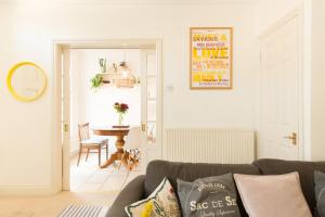 A seating area at My Place Go - Cirencester 