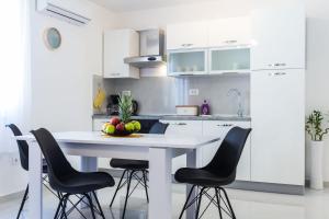 Kuchyň nebo kuchyňský kout v ubytování Petra modern apartment with free parking and BBQ