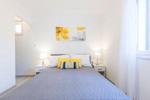 Postel nebo postele na pokoji v ubytování Petra modern apartment with free parking and BBQ