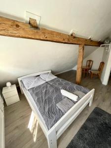 a bedroom with a bed in a attic at Rusnės Pakalnės apartamentai in Rusnė