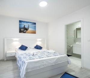 Postel nebo postele na pokoji v ubytování VILLA HILL STARS, Makarska- Slivno