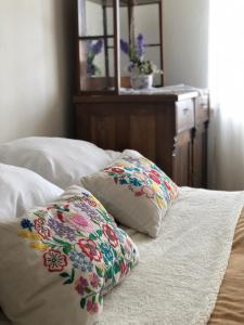 two pillows sitting on top of a bed at Diókert Vendégház in Komjáti +31 photos