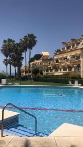 Bazén v ubytovaní Lovely and Quiet Marbella alebo v jeho blízkosti