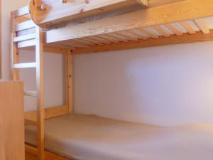 Katil dua tingkat atau katil-katil dua tingkat dalam bilik di Appartement Méribel, 2 pièces, 6 personnes - FR-1-182-98