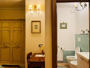a bathroom with a table and a sink and a toilet at B&B Il Rosmarino in San Miniato