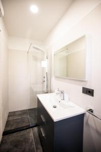 Afbeelding uit fotogalerij van Villa Anđelina in Zadar near the city center with private pool and sauna - by TA Leut Agency in Zadar +20 foto's