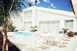 Bazén v ubytování VILA AMALIE - 3BDR+3 BATH in Amarilla Golf nebo v jeho okolí