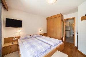 Posteľ alebo postele v izbe v ubytovaní Moosmair Ferienwohnung 3
