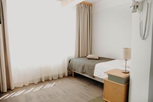 Voodi või voodid majutusasutuse Hotel Tartu toas
