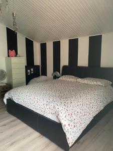 A bed or beds in a room at Il Castellaccio