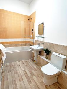 A bathroom at The Swan Hotel 