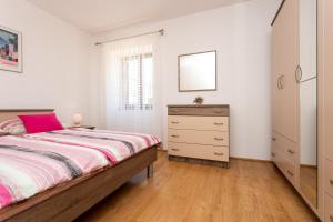 Ein Bett oder Betten in einem Zimmer der Unterkunft Apartment Mira Šilo-Krk