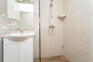 Ein Badezimmer in der Unterkunft Apartment Mira Šilo-Krk