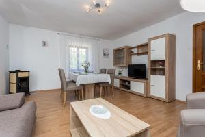 Küche/Küchenzeile in der Unterkunft Apartment Mira Šilo-Krk