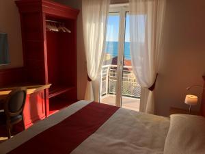 Postel nebo postele na pokoji v ubytování MH HOTEL VARAZZE