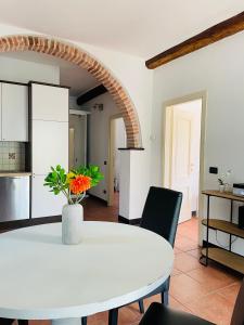 Kuchyňa alebo kuchynka v ubytovaní La casa di Giulia Apartment with air conditioning, wifi and private parking