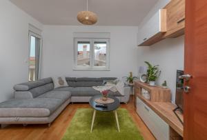 Fotografia z galérie ubytovania Modern apt w terrace 2 min walk to the beach v Trogiri