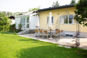 A garden outside Villa Forellenweg