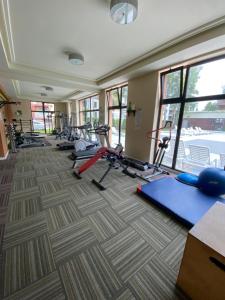 a row of exercise bikes in a gym at Apartament Blue Island in Kołobrzeg