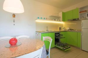 Kuchyň nebo kuchyňský kout v ubytování Apartman Kimi