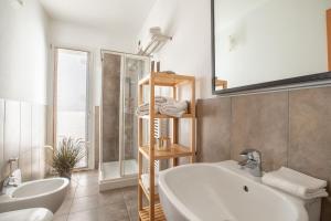 Koupelna v ubytování D-Place Hotel & Suite