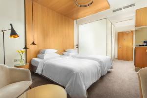 Postel nebo postele na pokoji v ubytování Hotel Golf Prague