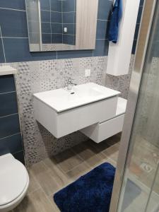 Kúpeľňa v ubytovaní Apartmani Katerina