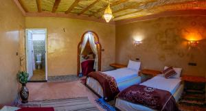 A bed or beds in a room at Auberge oued dades