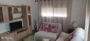 A television and/or entertainment centre at Apartamento en Las Marinas Vera