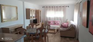 A television and/or entertainment centre at Apartamento en Las Marinas Vera