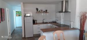 A kitchen or kitchenette at Apartamento en Las Marinas Vera