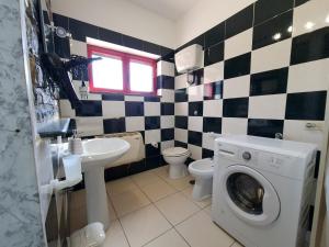 Ένα μπάνιο στο Villa Martina Mare +32 φωτογραφίες