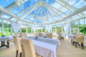 Restaurace v ubytování Romantikschlössl Loipersdorf Adults Only